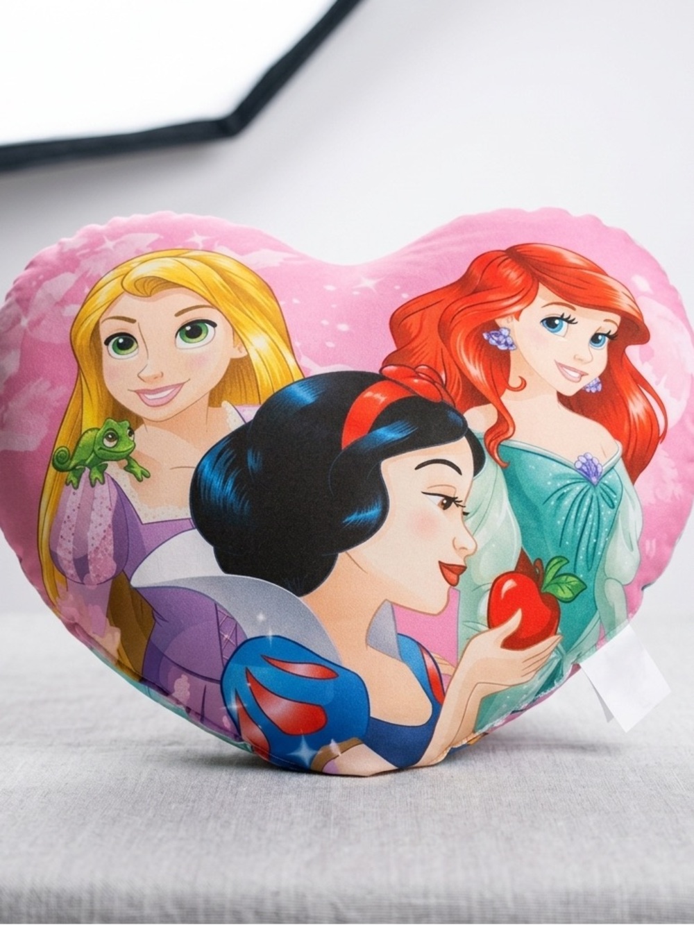 👑 Disney Princesses Heart-Shaped Decorative Pillow 💖